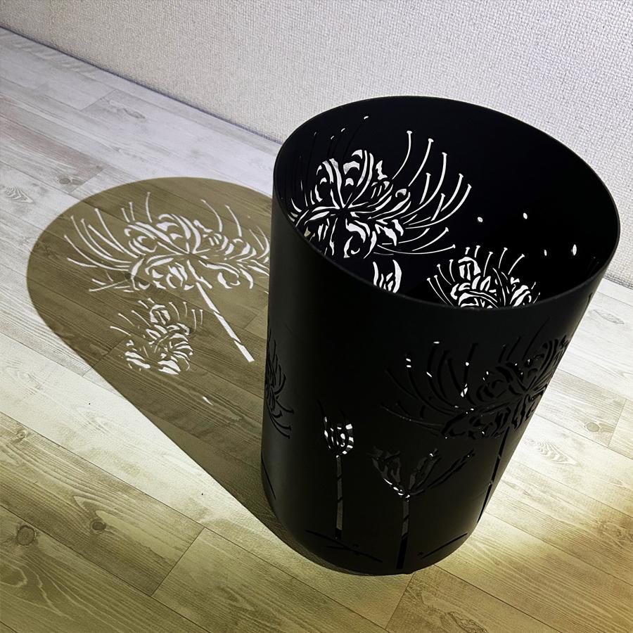 縦型焚き火台　曼珠沙華/まんじゅしゃげ　和柄の焚き火台　おしゃれ　収納バッグ付き　φ220　板厚2.3mm　高さ320mm（脚100mm）　黒皮鉄板　レーザー加工 |  | 09