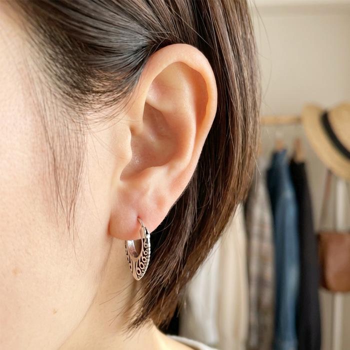 ピアス サージカルステンレス トライバル ティアドロップ フープピアス
