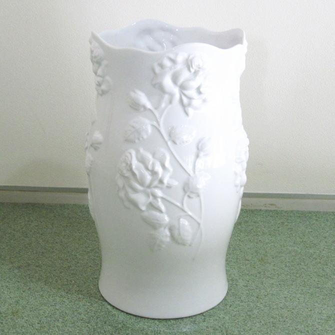 日本未入荷 入手困難 傘立て かさたて 陶器 ポルトガル おしゃれ フラワーレリーフ ホワイト 白 アンブレラスタンド アンブレラホルダー レインラック 激安単価で Carlavista Com