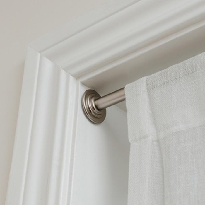 Umbra アンブラ 突っ張り棒 91 137cm コレット テンションロッド M シルバー ブラック カフェカーテン用 ポール おしゃれ Umbra Coretto M プロヴァンスの風 Yahoo 店 通販 Yahoo ショッピング