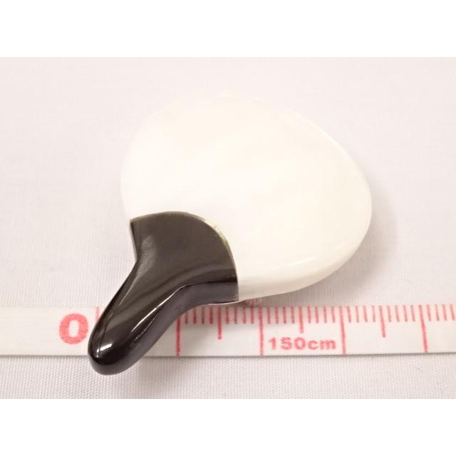 帯留め おびどめ 団扇 うちわ 仰ぎ物 あおぎもの 白貝 黒水牛 螺鈿