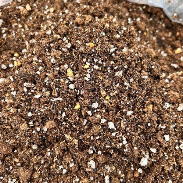 ☆送料無料☆【当店農場生産】バラの土 15リットル 6袋☆ふかふかで