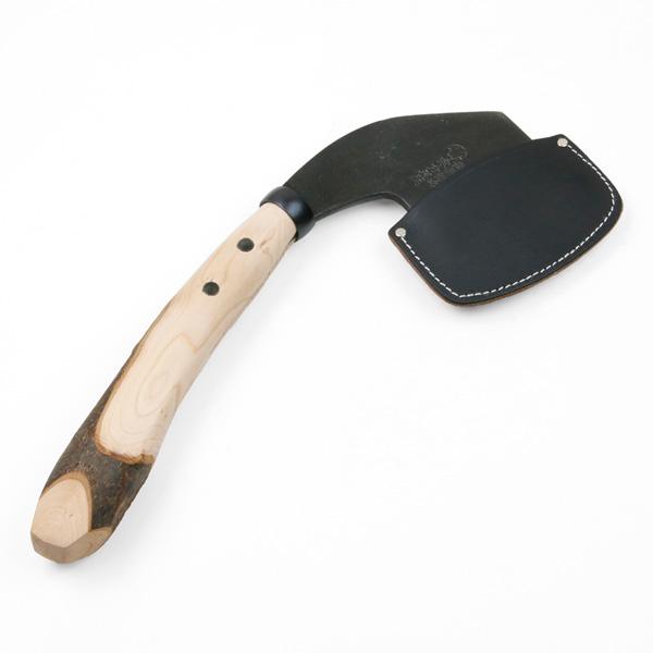 日野浦刃物工房 味方屋作 越後鍛冶鉈 両刃 千葉型 首曲り 桜柄 刃当て付き |  | 03