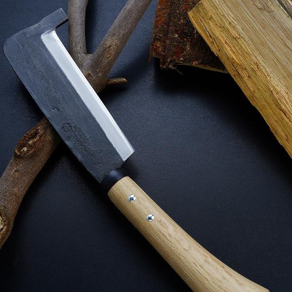 日野浦刃物工房 味方屋作 片刃 ハシ付鉈6.0 白樫柄 刃当て付き ナタ |  | 01