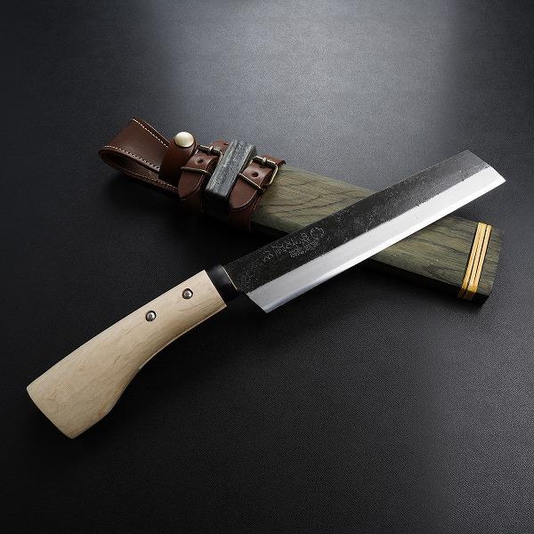 N　４寸山小刀　日野浦刃物工房【味方屋】古式ナタヅカ柄Ver.　木鞘付 味方屋 鞘鉈 両刃 鎚目 黒打 180mm 木鞘付き 日野浦刃物工房 05r180