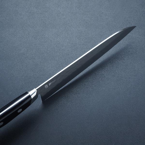 名入れ無料 風呂敷付 三徳包丁 両刃 180mm 青紙鋼 割込み ステンレス 梨地 槌目仕上げ 斜め口金付 黒合板 プレゼント 退職祝い 誕生日の画像