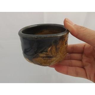 A-113 織部 ぐいのみ おちょこ  電気窯焼成 文部大臣奨励賞受賞作家 荒川明作 木箱付きの画像