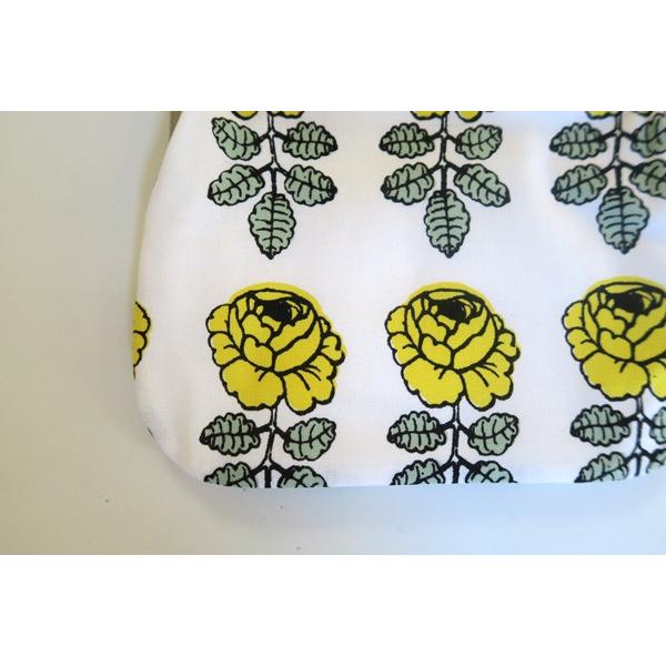 マリメッコ Marimekko マーライスルース Maalaisruusu 田舎の薔薇 バラ Vihkiruusu ヴィヒキルース 白地 薔薇黄色 がま口 ポーチ M 46 北欧雑貨 フプフプカンパニー 通販 Yahoo ショッピング