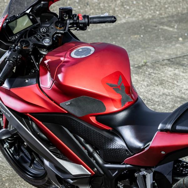 ウインターセール YZF-R3/YZF-R25 タンクパッド TEOGONIA GOLEM ゴーレム CONVEX TANKPAD YZF-R3/YZF-R25専用 コンベックス タンクパッド グリップ パッド |  | 03