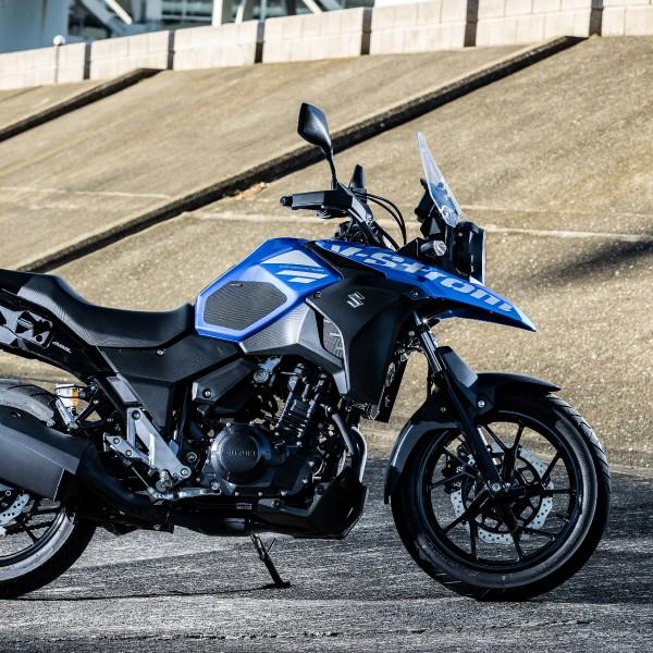 ウインターセール V-ストローム250 タンクパッド 送料無料 TEOGONIA GOLEM ゴーレム CONVEX TANKPAD V-ストローム250専用 コンベックス タンク グリップ |  | 01