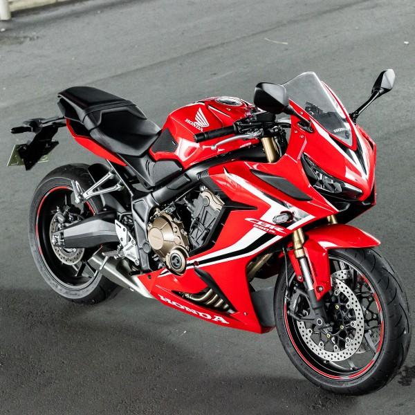 ウインターセール CBR650R CB650R タンクパッド 送料無料 TEOGONIA GOLEM ゴーレム CONVEX CBR650R/CB650R専用 コンベックス タンクパッド タンク グリップ |  | 02