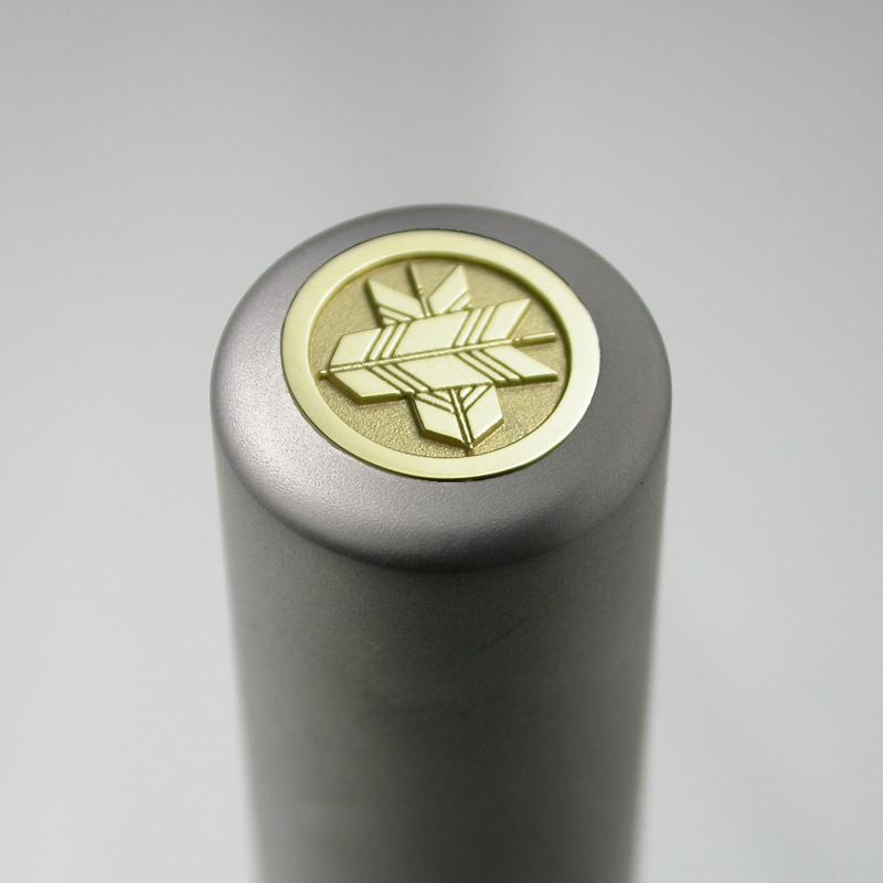 家紋入りチタン印鑑（個人実印・銀行印・15mm）ゴールドエンブレム