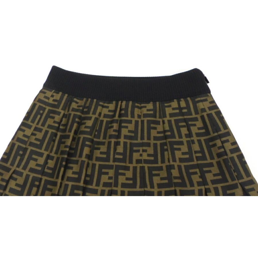 FENDI ロングプリーツスカート ズッカ ブラウン【中古】(58883 FENDI ロングプリーツスカート ズッカ ブラウン【中古】(58883