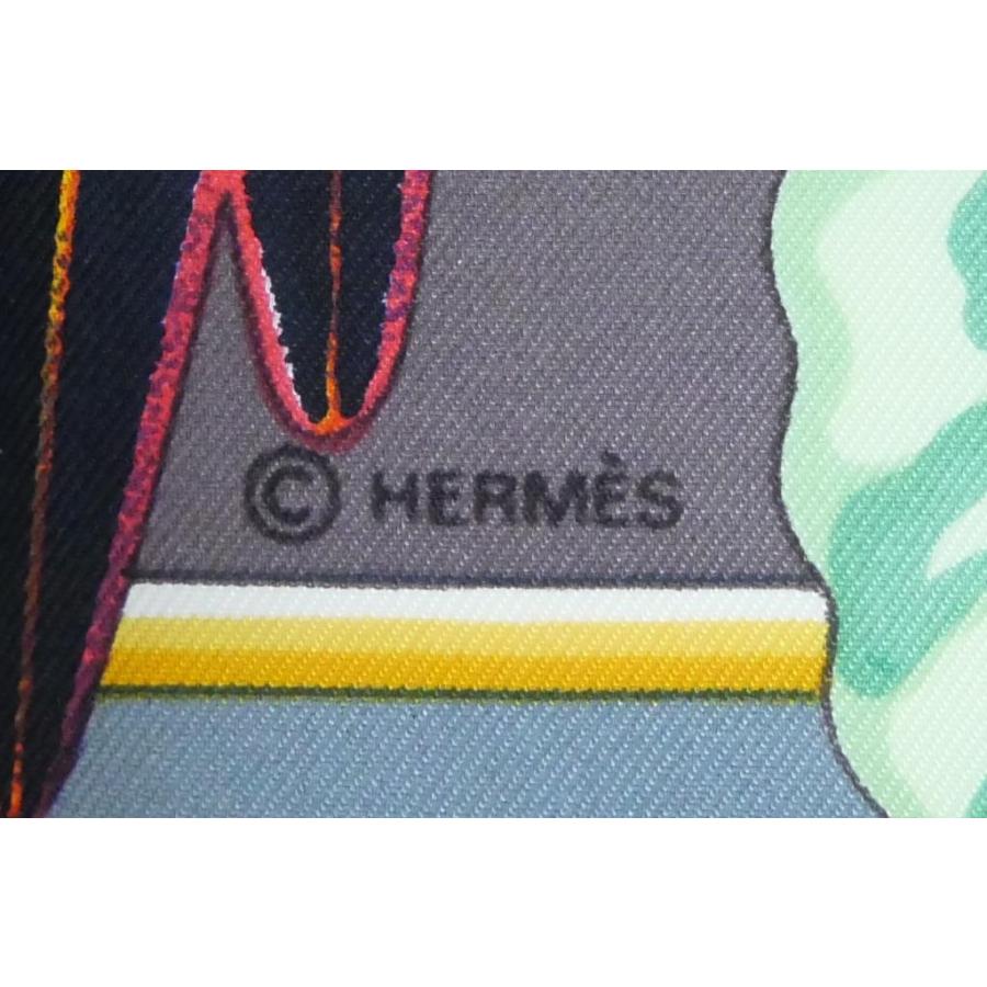 HERMES（エルメス） スカーフ カレ90 オウム柄 グリーン系 シルク100