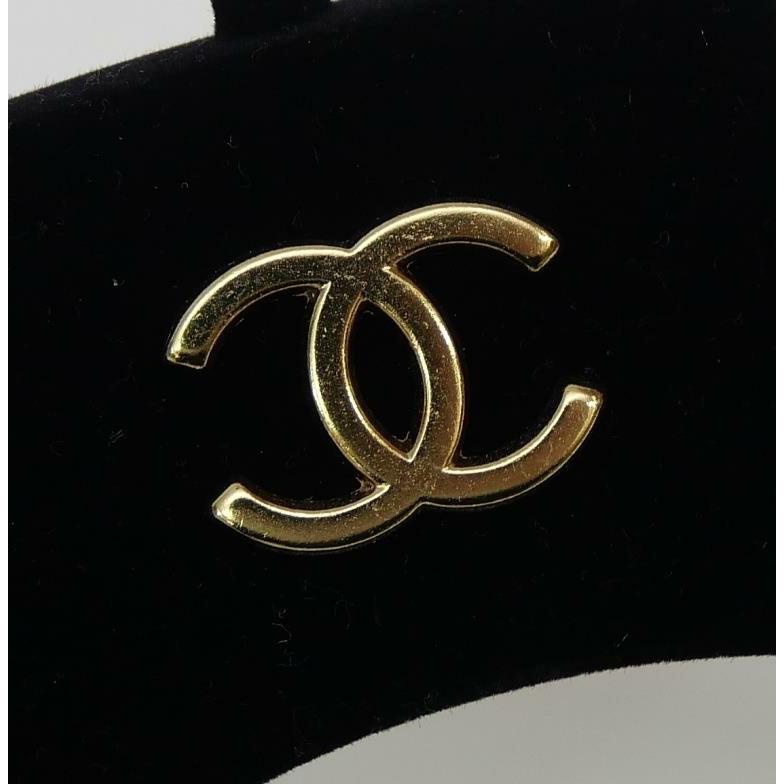 美品 CHANEL シャネル 純正 ハンガー 2本セット ベロア ココマーク 黒 CHANEL（シャネル） ハンガー 2本セット ココマーク 【中古】(70244