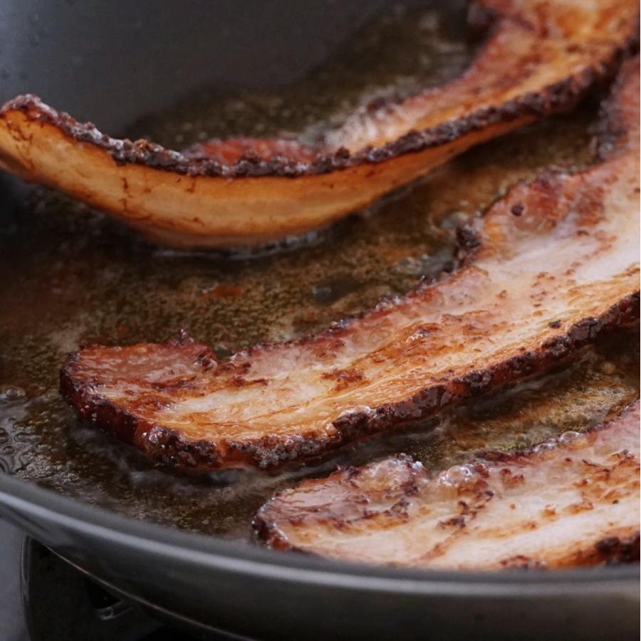 100 無添加 砂糖不使用 放牧豚の豚肉使用 高品質 厚切り ベーコン 300g スモーク ホルモン剤や抗生物質一切不使用 スライス 国内正規品