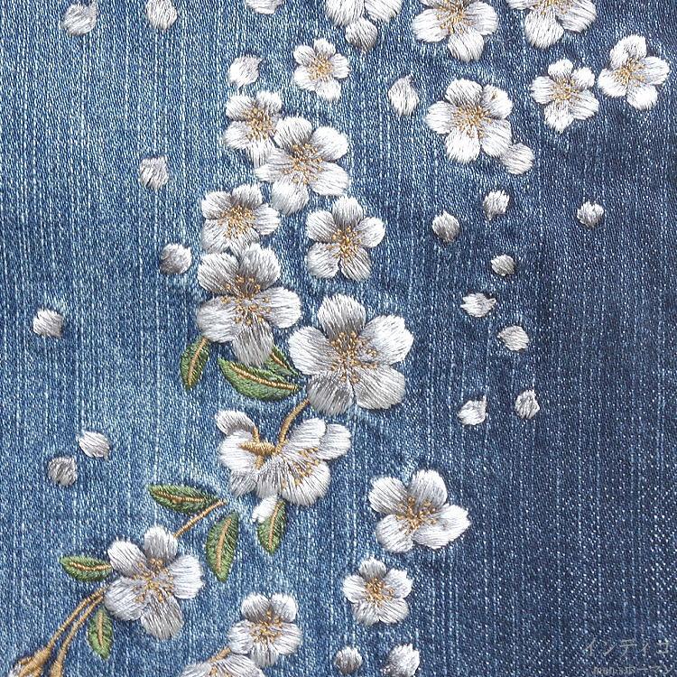 美品　大きいサイズ 【絡繰魂】 デニムパンツ 100 鳳凰 桜 刺繍ロゴ 桜鳳凰デニムパンツ 絡繰魂 223248 和柄 和風 ジーンズ さくら
