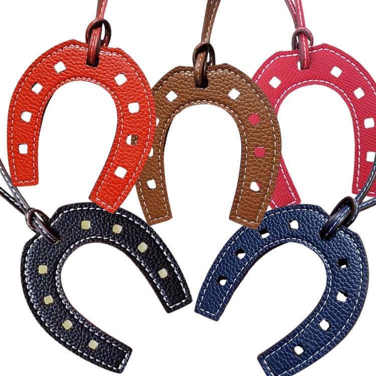 馬アクセサリー 蹄鉄 ホースシュー 幸運 バッグチャーム PUレザー