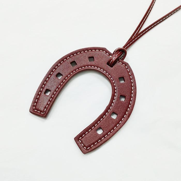 馬アクセサリー 蹄鉄 ホースシュー 幸運 バッグチャーム PUレザー