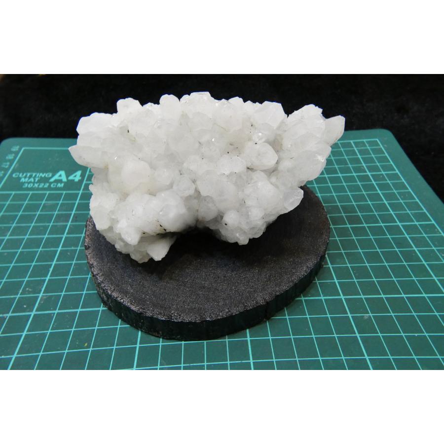 エピドート付き天然水晶クラスター　大型 四川省産 エピドート ( 緑簾石 ) with 水晶 クラスター /Epidote with