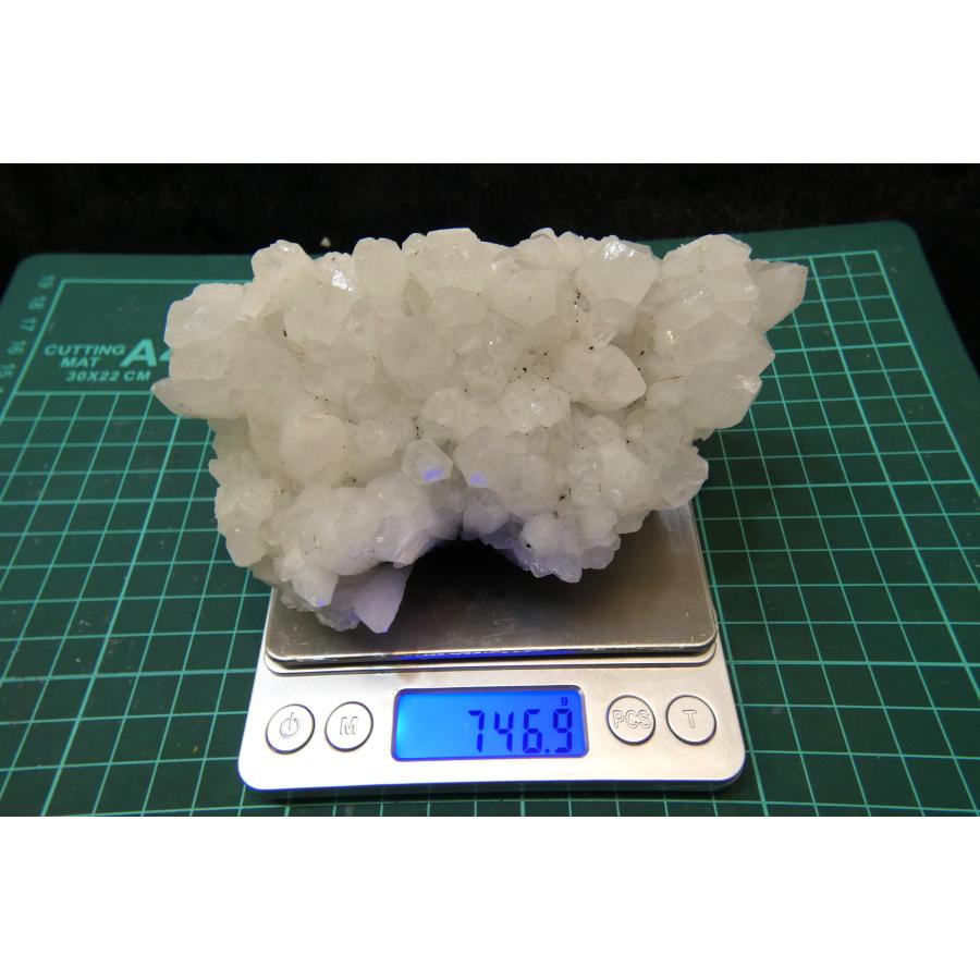 希少 神岡鉱山産 天然水晶クラスター 746g（パイライト・エピドート