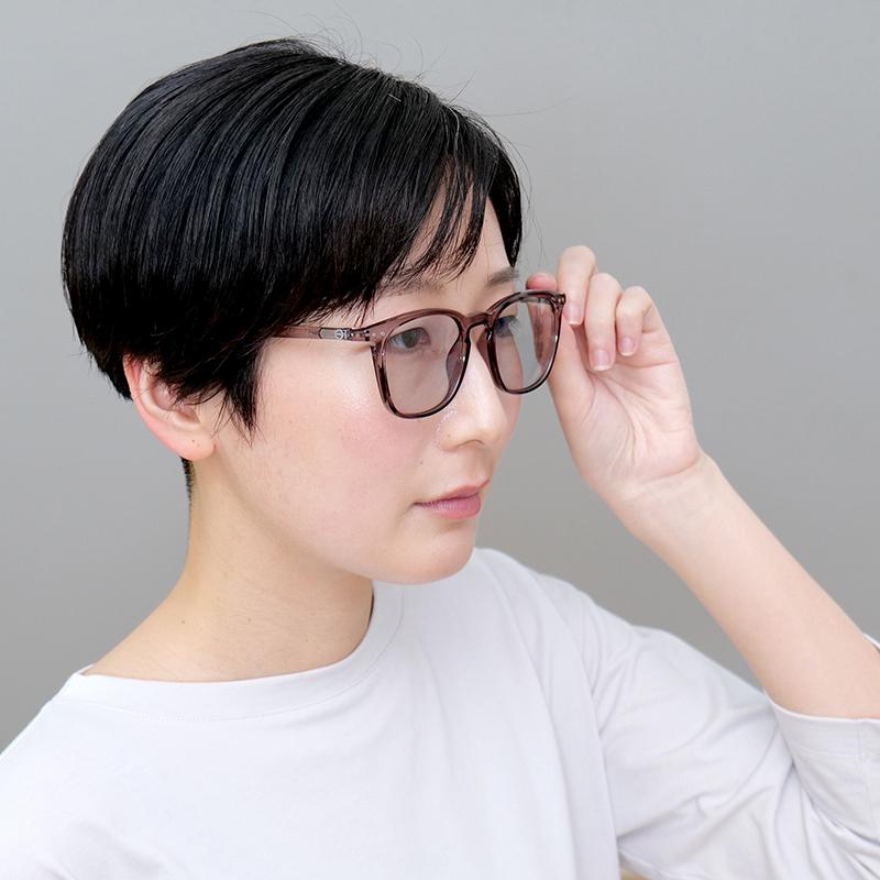 サングラス 調光 イジピジ IZIPIZI SUN LIGHT ADAPTIVE #C #D #E レディース メンズ uvカット ボストン ウェリントン 度なし 伊達メガネ 軽量 おしゃれ ギフトの画像