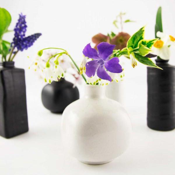 一輪挿し 花瓶 陶器一輪挿し 円柱 白 黒 一輪挿し 花瓶 フラワーベース 入れ物 瓶 花 インテリア デザイン おしゃれ K0001 Hot Crafts ホットクラフト 通販 Yahoo ショッピング