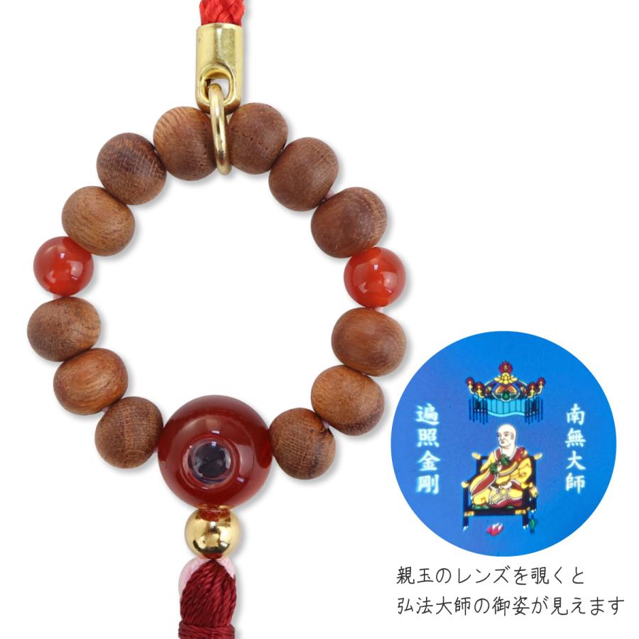 時代　根付　天然素材製　蓮根文　瑪瑙珠尾締め　重量約15.4g 根付 ストラップ 欅 身代り数珠 弘法大師御姿 レンズ入り 赤瑪瑙