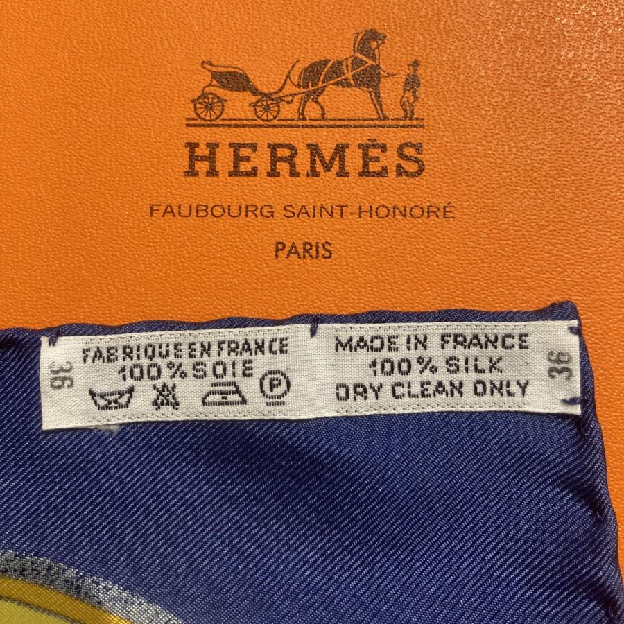 HERMES 【USED/中古】HERMES エルメス スカーフ カレ90 青系×赤 HERMES 【USED/中古】HERMES エルメス スカーフ カレ90 青系×赤