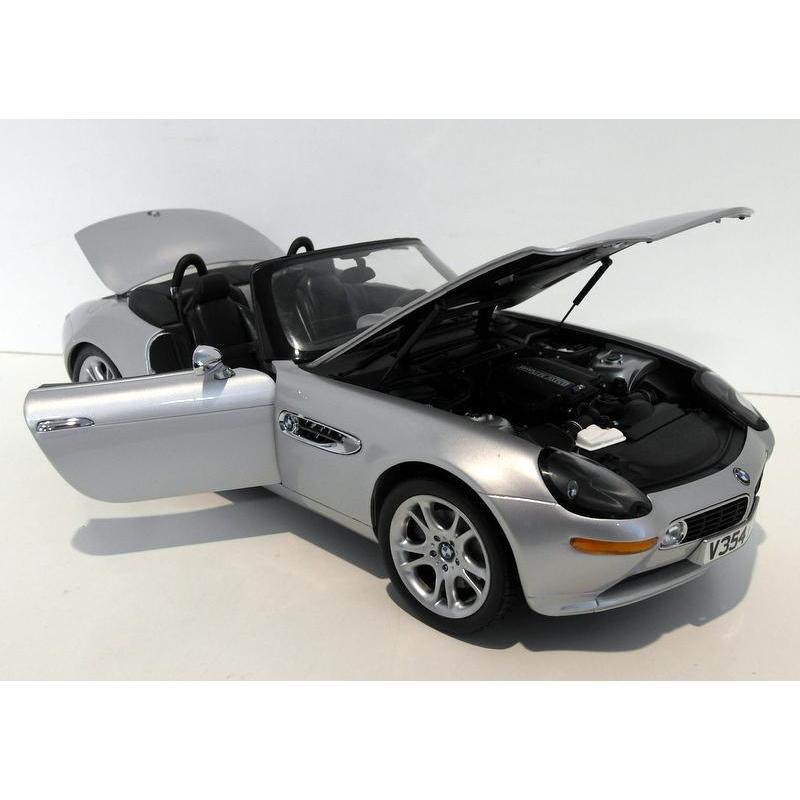 【絶版品】激レア！京商1/12 BMW Z8 007James Bond仕様 京商 1/12 007 James Bond BMW Z8 007ボンドカー (チタン