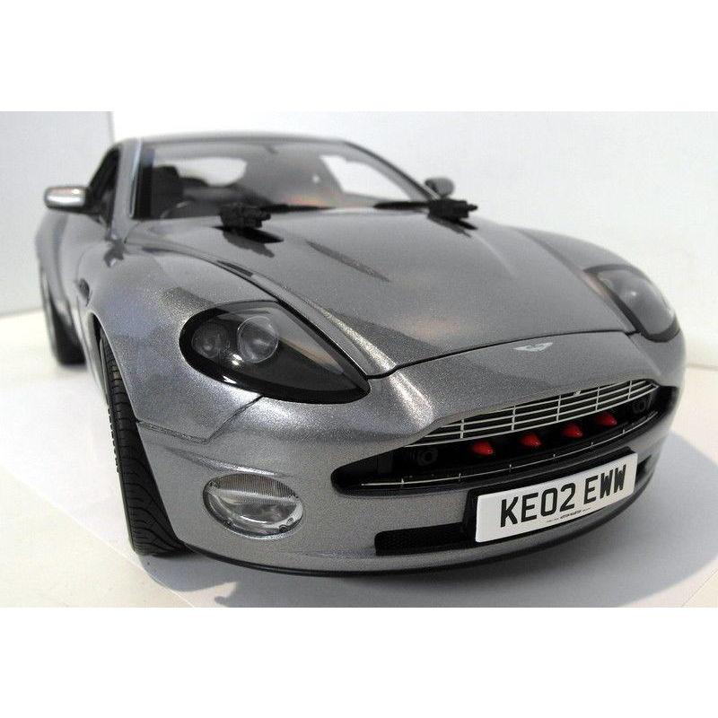 ミニカー　1/12　巨大　精密　007　アストンマーチン・V12・ヴァンキッシュ　007ジェームス・ボンド　ボンドカー　　　絶版超希少品(58110円)