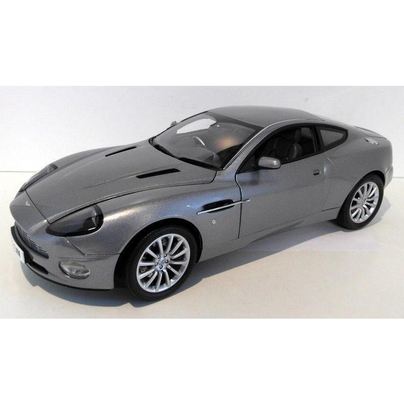 ［即日発送］ ミニカー　1/12　巨大　精密　007　アストンマーチン・V12・ヴァンキッシュ　007ジェームス・ボンド　ボンドカー　　　絶版超希少品 【1642720073】(58110円)