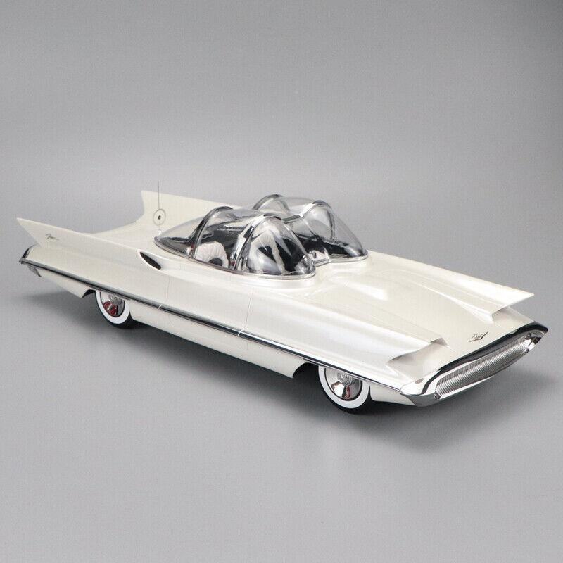 バットモービルの原型になったモデルです。ミニカー 1/18 1955