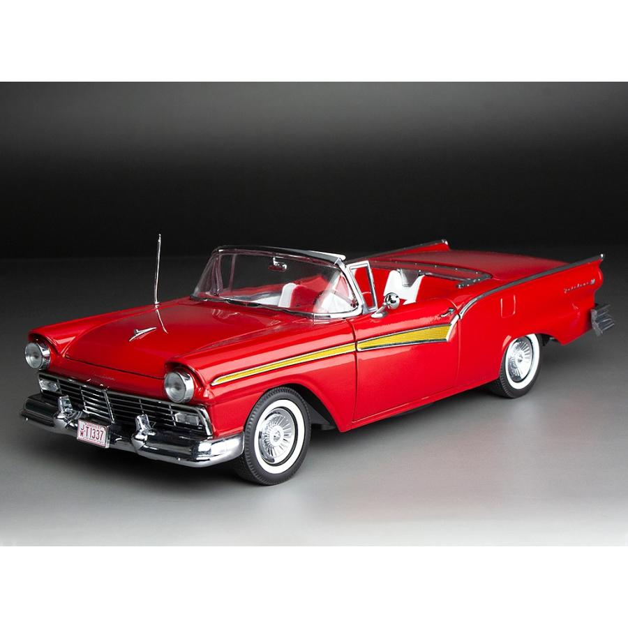 ミニカー 1/18 1957 フォード・フェアレーン 500 ガブリオレ ミニカー 1/18 1957 フォード・フェアレーン 500 ガブリオレ