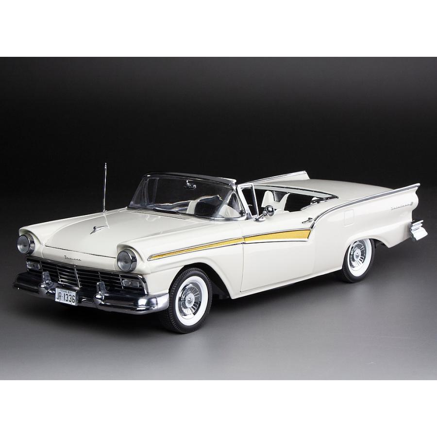 ミニカー 1/18 1957 フォード・フェアレーン 500 ガブリオレ ミニカー 1/18 1957 フォード・フェアレーン 500 ガブリオレ