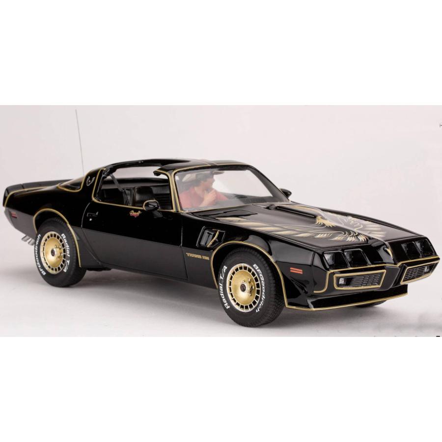 ミニカー 1/18 バートレイノルズフィギュア運転 1977 ミニカー 1/18 バートレイノルズフィギュア運転 1977
