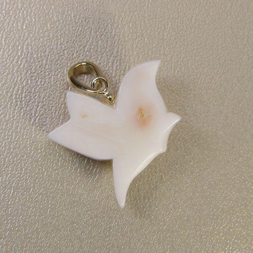 宝石珊瑚のSANSUI 白珊瑚 ペンダント トップ 小鳥 K18YG 無染色 JUNSUI