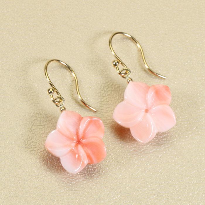 宝石珊瑚のSANSUI 深海 珊瑚 ピンク ピアス フック プルメリア 花 K18 