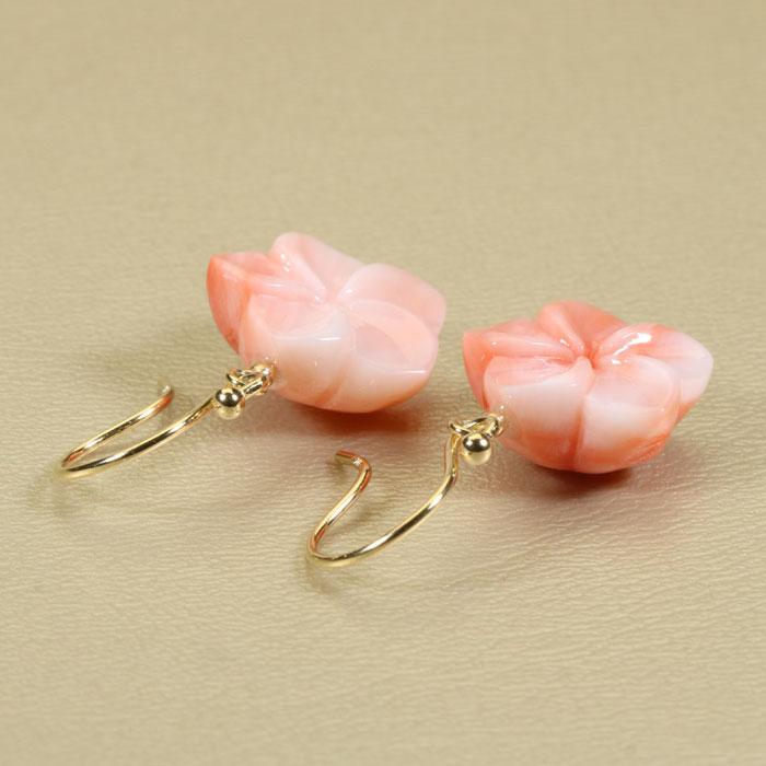 宝石珊瑚のSANSUI 深海 珊瑚 ピンク ピアス フック プルメリア 花 K18 