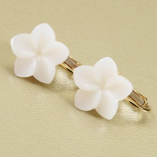 注目ブランド 白珊瑚 イヤリング プルメリア 花 K18 イエローゴールド 無染色 Junsui 超特価激安 Www Thedailyspud Com