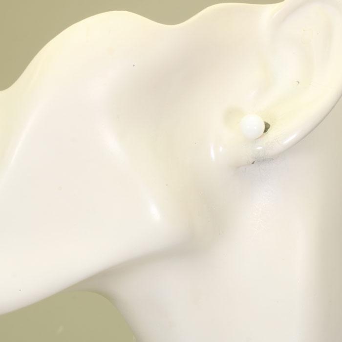 白珊瑚 ピアス 丸玉 K18 イエローゴールド 無染色 SANSUIの画像