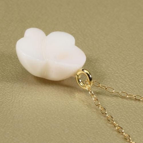 アンティーク　ビンテージ昔の珊瑚ネックレス　透かし彫り菊の花細工 アンティーク ビンテージ昔の珊瑚ネックレス 透かし彫り菊の花