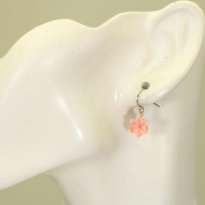 宝石珊瑚のSANSUI ガーネ珊瑚 ピンク ピアス 百合 花 フック ゴールド
