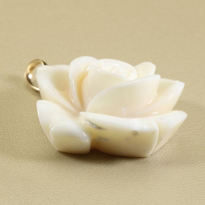 白珊瑚 ペンダント 薔薇 バラ ローズ 花 K18 イエローゴールド 無染色の画像