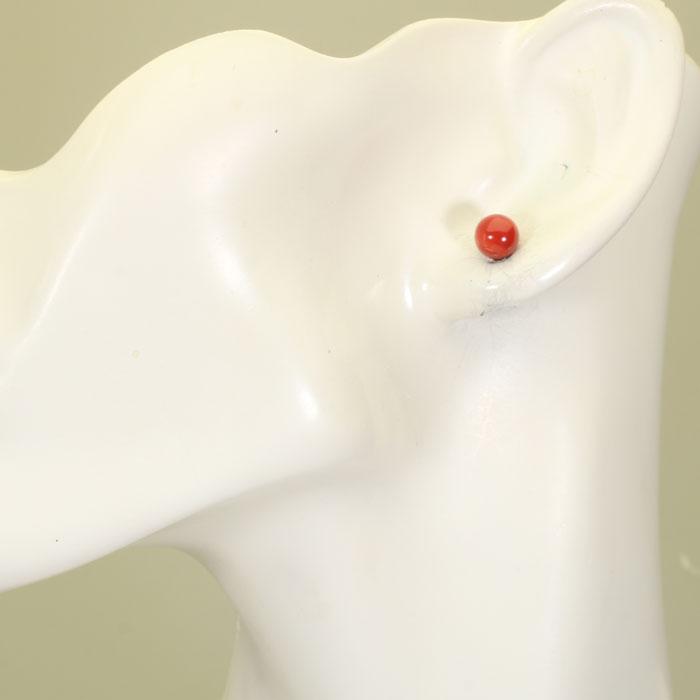 血赤珊瑚 レッド ピアス 丸玉 Pt900 プラチナ 無染色 SANSUIの画像