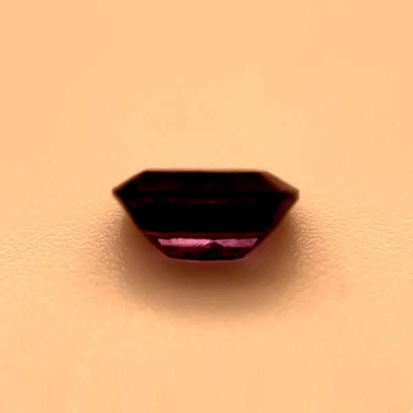 カラーチェンジガーネット ルース 0.65ct【品質保証書/宝石鑑別書付】の画像