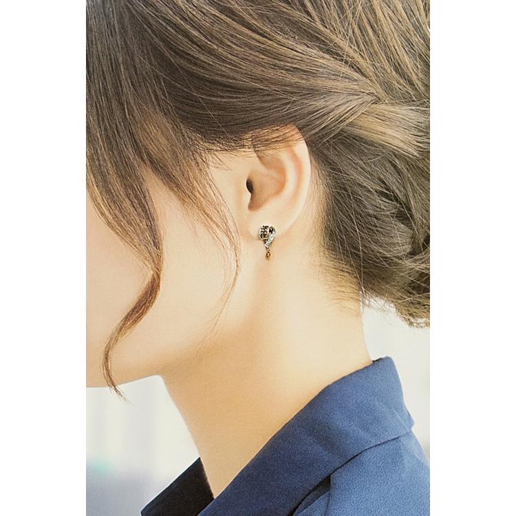 レ・エッセンシャル プリンセスカット ブラウンダイヤモンド ピアス  