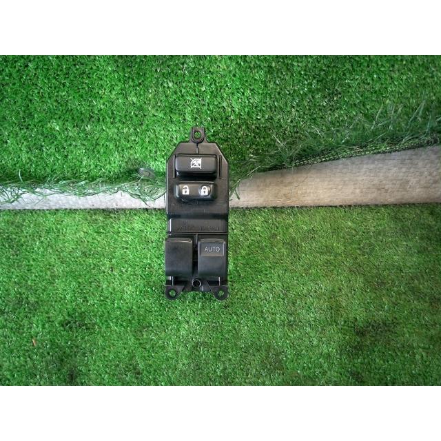 アクア DAA-NHP10 パワーウインドウスイッチ L 040  84820-52380 | アクア