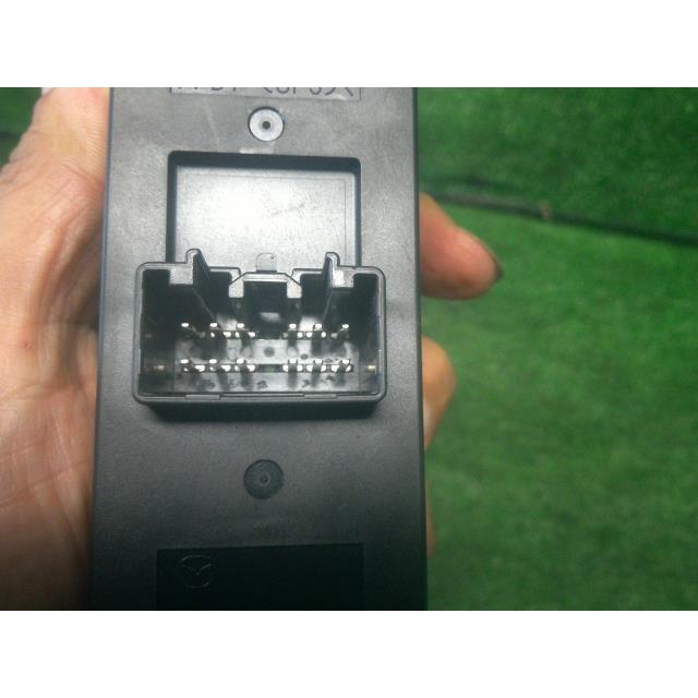 MPV DBA-LY3P パワーウインドウスイッチ 23S 34K L206-66-350