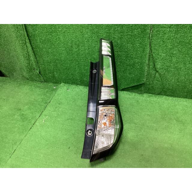 トール（ダイハツ） トール DBA-M900S 右テールランプ カスタムG 